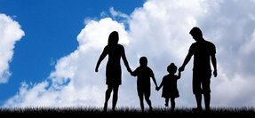 父親の暴力、家庭崩壊…幼少時の心の傷を癒した、幸福の科学の信仰【幸福の科学 信者体験記】