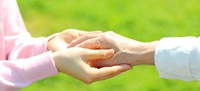介護とじょうずに付き合う秘訣―お世話に明け暮れ、先が見えない不安を持つ方へ【幸福の科学 信者体験記】